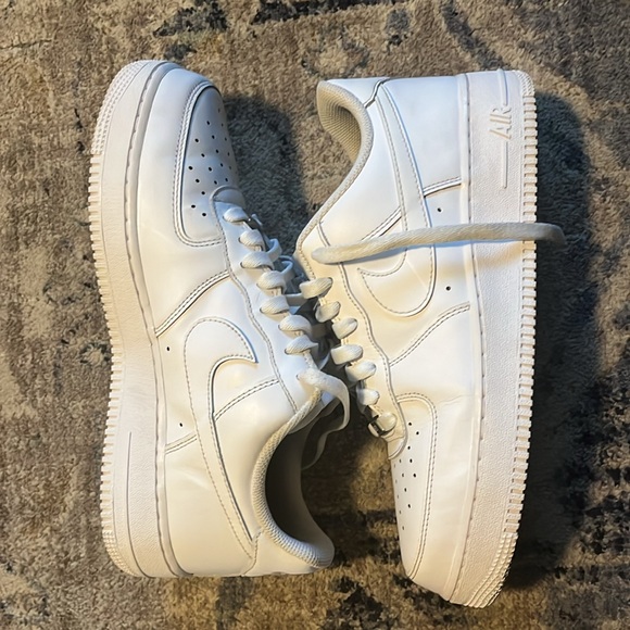 Nike Air Force 1 '07 DD8959-100 all white leather size 11 - Picture 4 of 7